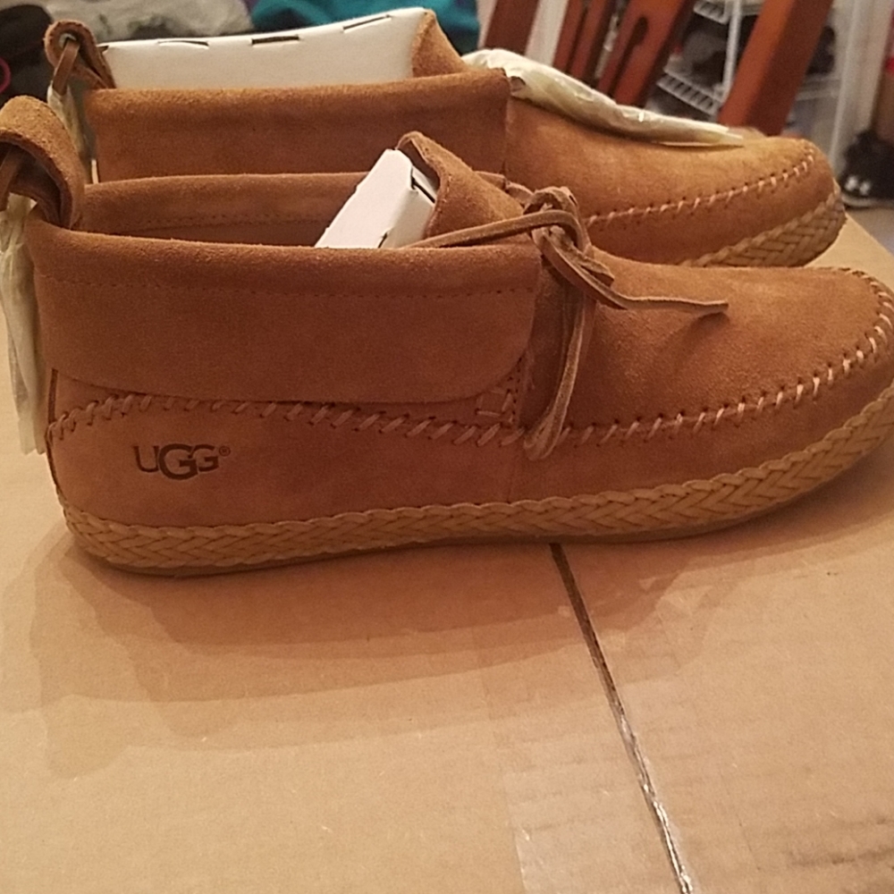 UGG woodlyn moc botties